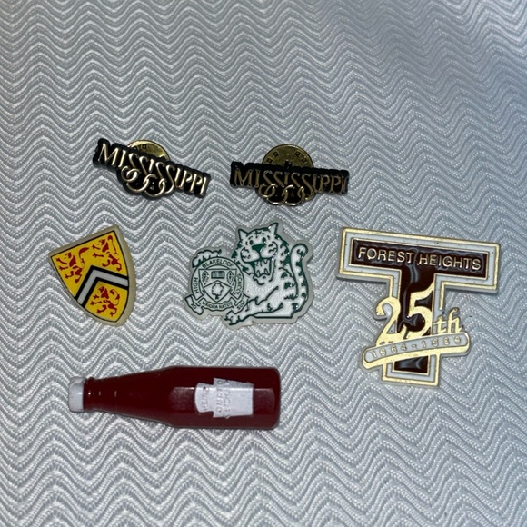 Lapel pins - Picture 1 of 10